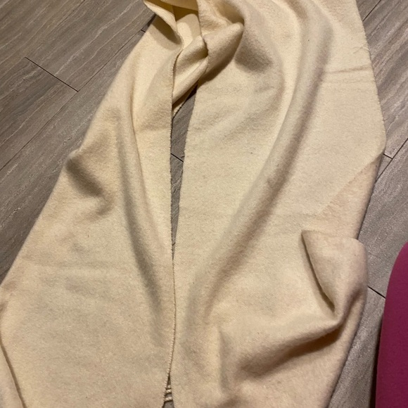 Burberry Scarf Cream Beige Tan Winter Neck Scarf Cashmere Fringe Unisex - Picture 6 of 6